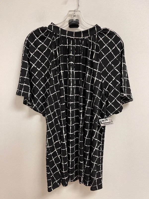 Top Short Sleeve By Cato In Black, Size: 2x